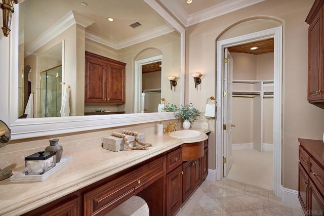 14460 Cheyenne Trl, Poway CA: https://media.crmls.org/mediaz/a477872b-5d70-4e8b-83dc-2d0cf535bb08.jpg
