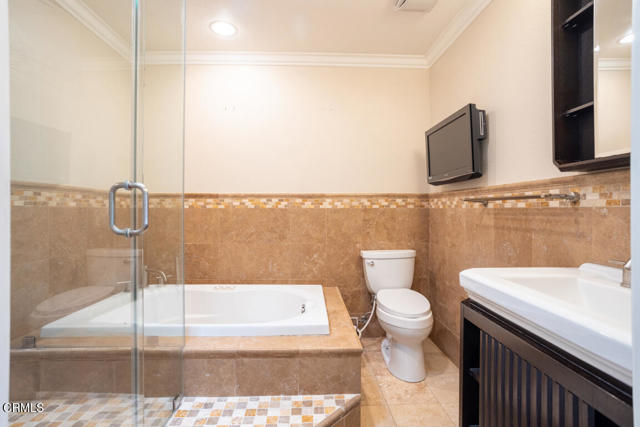 4841 Crown Avenue, La Canada Flintridge CA: https://media.crmls.org/mediaz/a4783d99-e876-4baa-985f-2454fb082d25.jpg