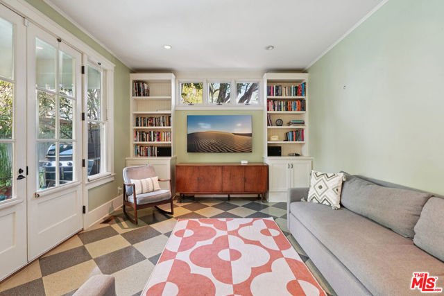 813 Crestmoore Place, Venice CA: https://media.crmls.org/mediaz/a4783e3d-710f-420f-8f4c-c5988f709e9a.jpg
