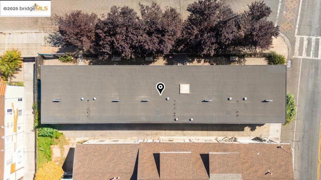 2011 Rutherford, Oakland CA: https://media.crmls.org/mediaz/a478543e-d29a-45a7-9895-aa3378f4324c.jpg