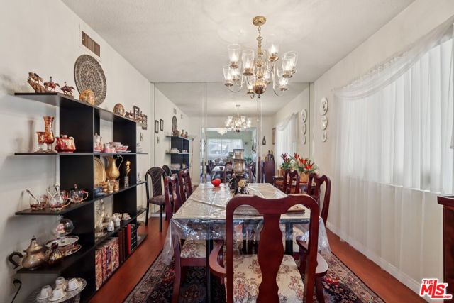 21620 Burbank Boulevard, Woodland Hills CA: https://media.crmls.org/mediaz/a478d13e-77cb-45b9-a9de-890735c6a04d.jpg