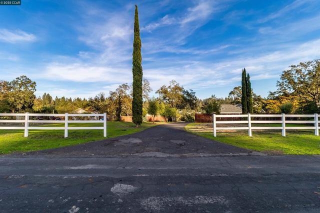 80 Diogenes Dr, Angwin CA: https://media.crmls.org/mediaz/a478d854-1abb-4af3-882f-187f8cf6b5e1.jpg