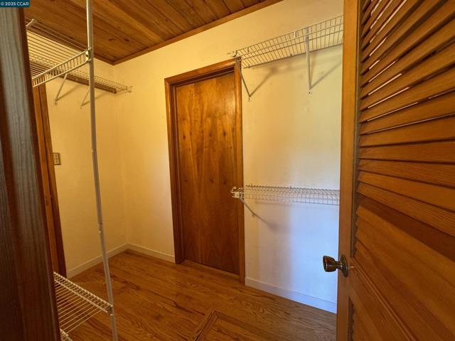 919 Janet Ln, Lafayette CA: https://media.crmls.org/mediaz/a479293a-13ae-48b8-906e-e0b05012b82e.jpg