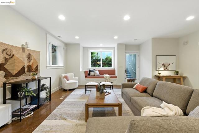 1020 Channing Ave, Palo Alto CA: https://media.crmls.org/mediaz/a479a8ef-a646-42b3-9490-b90289c6dba0.jpg