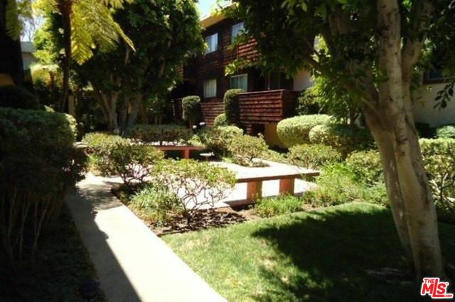 5400 Newcastle Avenue, Encino CA: https://media.crmls.org/mediaz/a479d790-dca5-4e17-b302-35d90dcc53eb.jpg