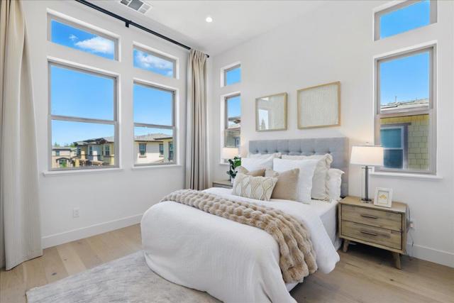 332 Marquetta Circle, Mountain View CA: https://media.crmls.org/mediaz/a47a5d9b-458e-4b46-824d-f60d4ffb40de.jpg