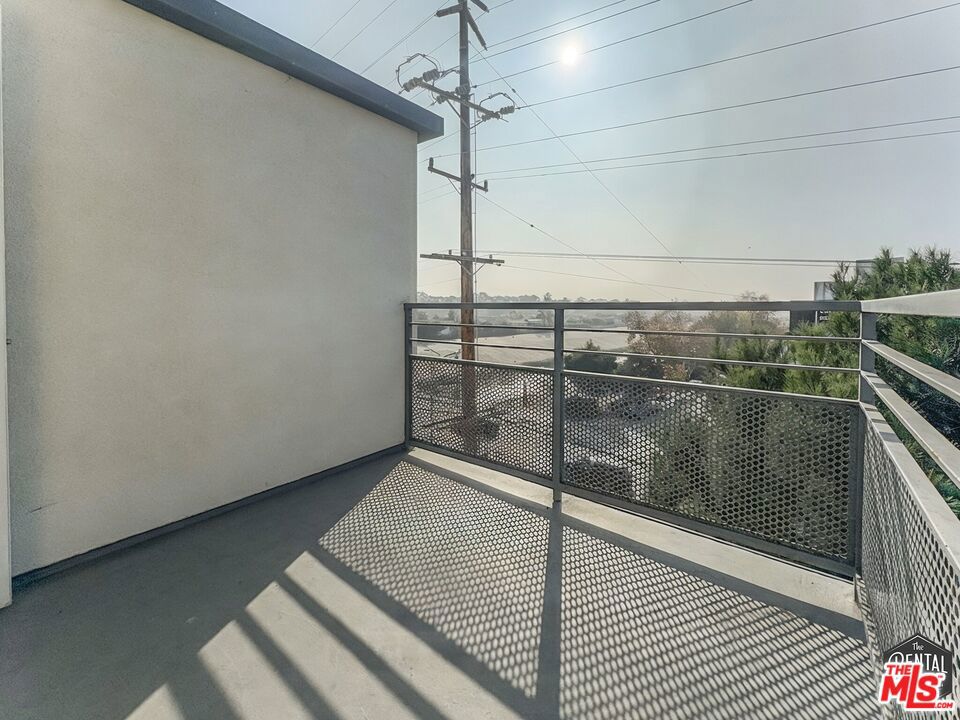 https://media.crmls.org/mediaz/a47b2729-0e0d-4b09-ad33-29f4b8ebea38.jpg?preset=X-Large
