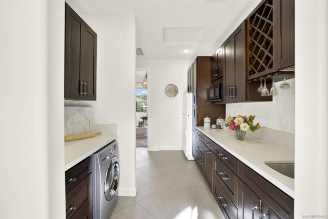 8366 The Landing Way, San Diego CA: https://media.crmls.org/mediaz/a47b3743-9b0f-499e-8375-c104357cfb59.jpg