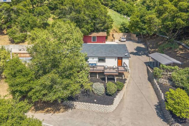 18698 Cull Canyon Rd, Castro Valley CA: https://media.crmls.org/mediaz/a47b8273-9fac-4d45-95aa-92aa1ff12c9d.jpg
