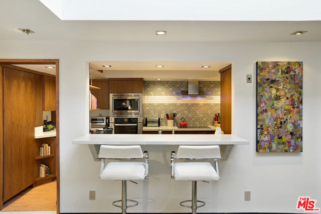 851 N Kings Road, West Hollywood CA: https://media.crmls.org/mediaz/a47c5fe0-96b0-4e7a-914b-295eef1974f2.jpg