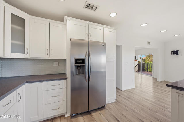 5076 Escobedo Drive, Woodland Hills CA: https://media.crmls.org/mediaz/a47c628c-30f8-4ec4-9378-e2568a6d85c1.jpg