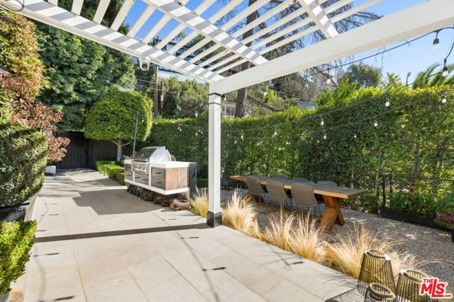 1640 N Kings Road, Los Angeles CA: https://media.crmls.org/mediaz/a47c68f8-ef34-4640-b8be-22a466a45bc4.jpg