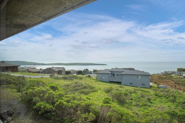 10 Maui Lane, Dillon Beach CA: https://media.crmls.org/mediaz/a47ca536-c894-4c40-a9bb-944bf4059bcb.jpg