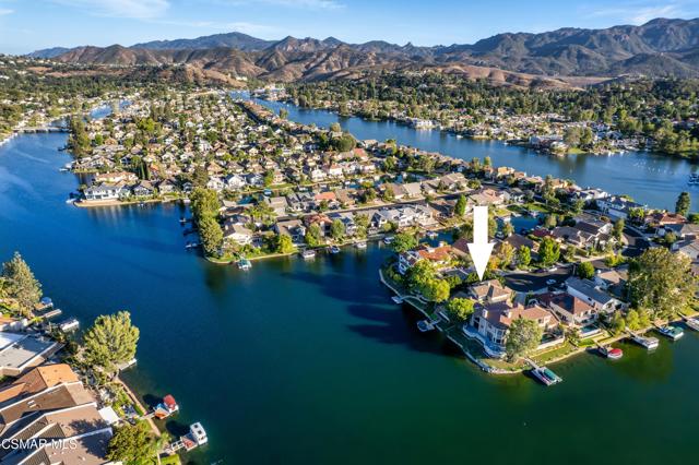 1275 Westwind Circle, Westlake Village CA: https://media.crmls.org/mediaz/a47cbf46-ed8a-4fa4-8234-3e3c6b7ba35d.jpg