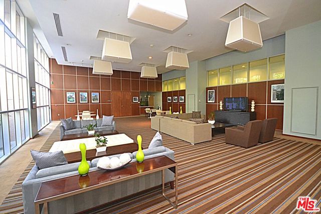 801 S Grand Avenue, Los Angeles CA: https://media.crmls.org/mediaz/a47ce621-4a31-42d4-9ba8-089b24a9105f.jpg