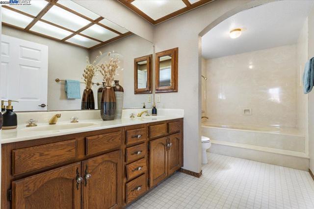 6444 Boone Dr, Castro Valley CA: https://media.crmls.org/mediaz/a47d72be-56a8-4122-9110-8298265706ac.jpg
