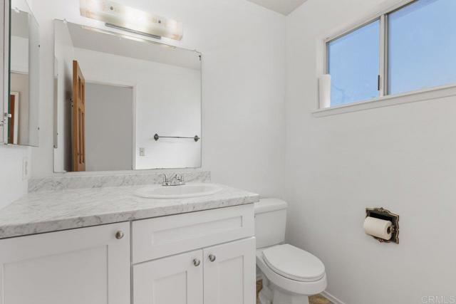 31600 Oak Glen Road, Valley Center CA: https://media.crmls.org/mediaz/a47e00e4-c697-46de-8a29-567ac5717b48.jpg