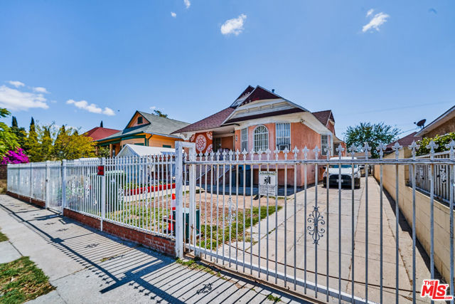 956 E 24th Street, Los Angeles CA: https://media.crmls.org/mediaz/a47f2466-6ed1-43c6-84af-8a33ffeb41c4.jpg