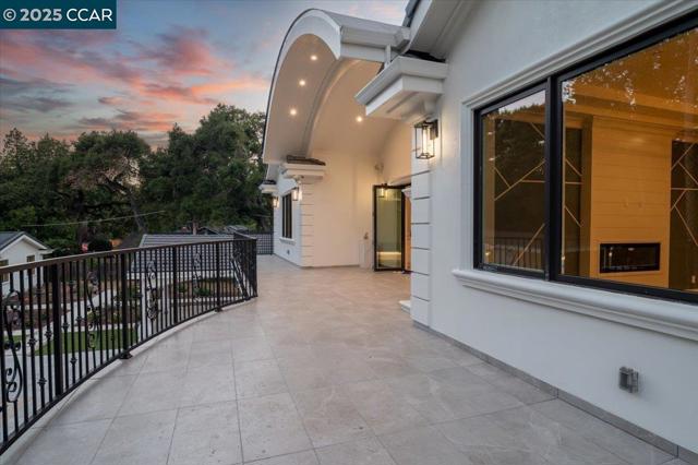 74 Middlefield Rd, Atherton CA: https://media.crmls.org/mediaz/a47f7fdd-4c25-4698-ad29-ddd8a929c639.jpg