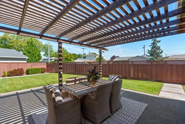 3468 Bella Vista Court, Santa Clara CA: https://media.crmls.org/mediaz/a47f9903-8289-4c8f-bb8b-6095195efa23.jpg