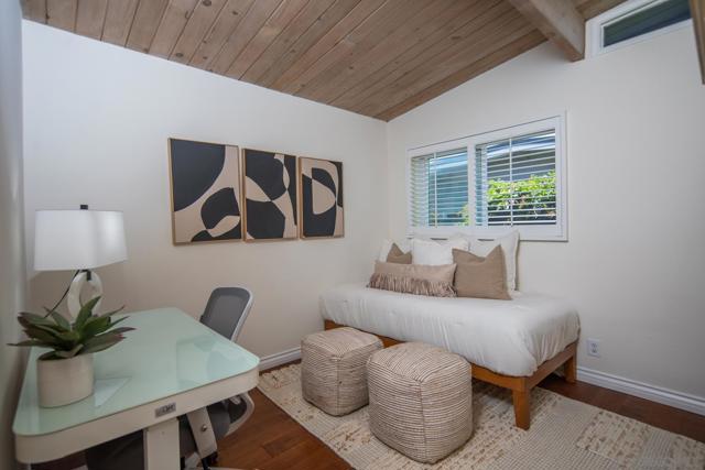 850 Coronado Ave, Coronado CA: https://media.crmls.org/mediaz/a47fcb14-3d40-4ec5-8cdb-98bac8d64980.jpg