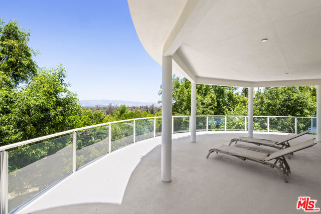 22449 Cass Avenue, Woodland Hills CA: https://media.crmls.org/mediaz/a4803b42-d3e4-4f2e-9a20-91f5273b8322.jpg