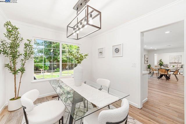954 Crellin Rd, Pleasanton CA: https://media.crmls.org/mediaz/a480875b-674d-473f-aa86-0ec0b999b31e.jpg