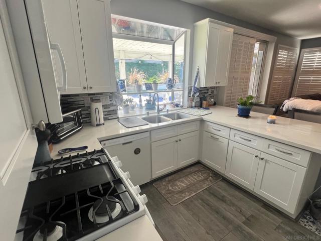 260 Sierra Madre Way, Corona CA: https://media.crmls.org/mediaz/a480f506-ade7-40db-bb1f-a27a617ca91c.jpg