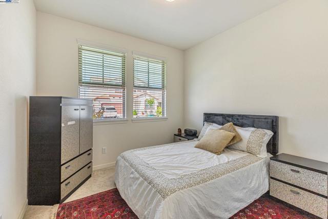 9315 Wild Lilac Cir, Sacramento CA: https://media.crmls.org/mediaz/a481a89b-f1dc-4644-85b8-72bdf8c4be25.jpg