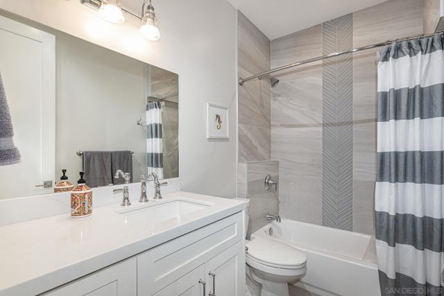 617 9Th St, Coronado CA: https://media.crmls.org/mediaz/a481cf8c-d7ce-4b67-ae86-d16b3295f12d.jpg