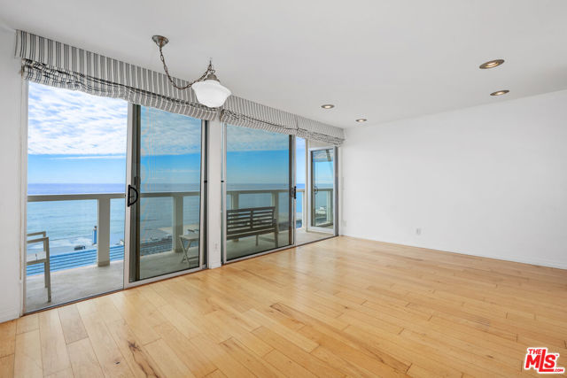 11942 Whitewater Lane, Malibu CA: https://media.crmls.org/mediaz/a4825ed7-12be-4d74-8052-4cda32f471b2.jpg