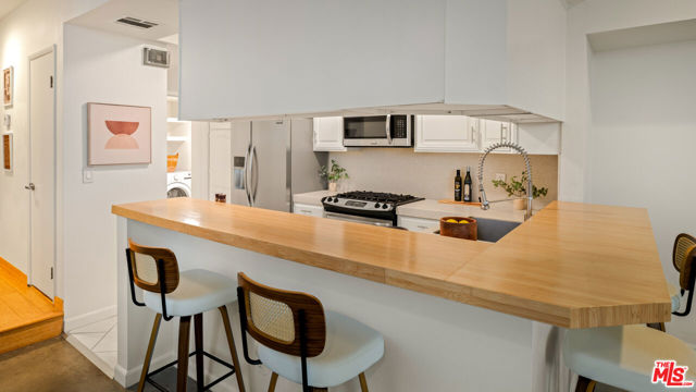 10627 Ashton Avenue, Los Angeles CA: https://media.crmls.org/mediaz/a482817b-f894-44dd-ac42-c9e398e96983.jpg