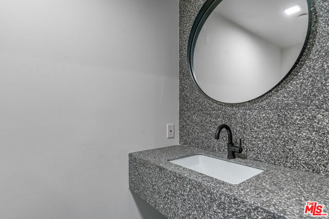 3688 Overland Avenue, Los Angeles CA: https://media.crmls.org/mediaz/a482926f-697d-440b-8952-85d46f47ab26.jpg