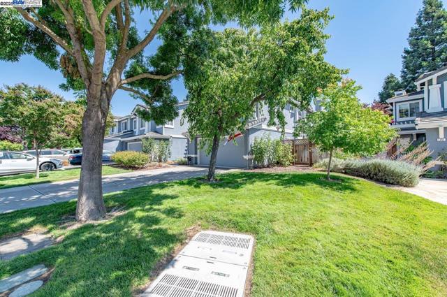 1749 Corte Sueno, Livermore CA: https://media.crmls.org/mediaz/a483930c-9ec7-4eaf-94c2-7cad18906e36.jpg