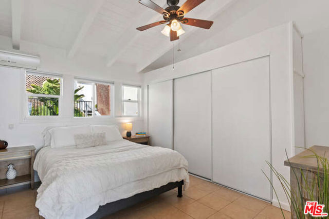 22609 Pacific Coast Highway, Malibu CA: https://media.crmls.org/mediaz/a484f95e-14e9-4d3f-85c8-5e6677cfc8a9.jpg