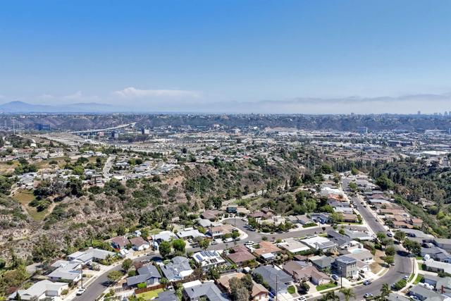 7912 Blue Jay Place, San Diego CA: https://media.crmls.org/mediaz/a485e807-0bd2-4642-8468-4f240931c916.jpg
