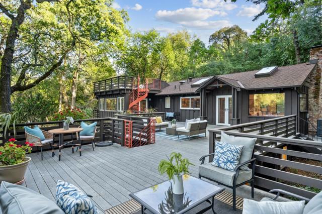 176 Los Trancos Circle, Portola Valley CA: https://media.crmls.org/mediaz/a486aae8-1a7e-4bd6-8a6c-fe46cd779a07.jpg