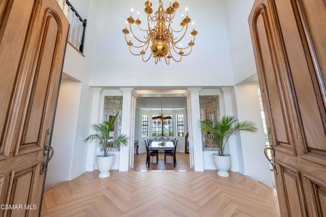 11300 Highridge Court, Camarillo CA: https://media.crmls.org/mediaz/a4870144-5730-4362-9b9c-0e541d2dcc31.jpg