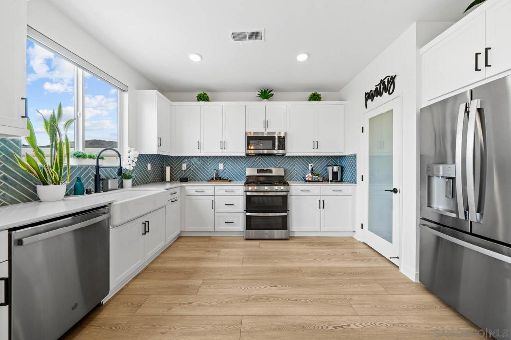 MLS #250029425SD img 11