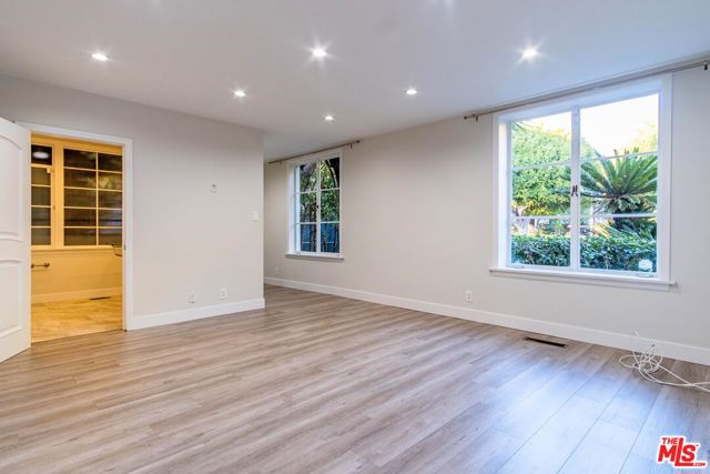 619 N RODEO Drive, Beverly Hills CA: https://media.crmls.org/mediaz/a487679e-e12a-4271-bba6-5b1a66a7f502.jpg