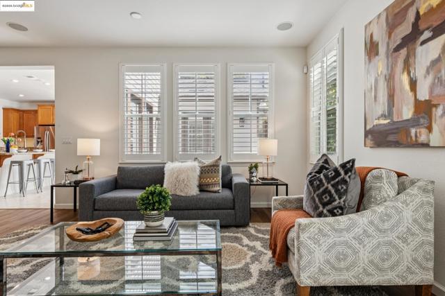 1027 Azuar Drive, Vallejo CA: https://media.crmls.org/mediaz/a48775f7-3286-4417-b06c-5588b1c05e29.jpg