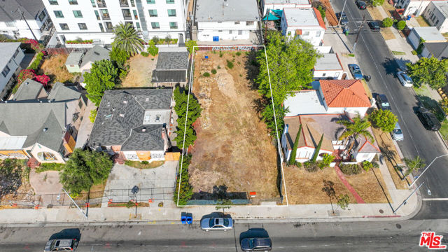 1562 S Fairfax Avenue, Los Angeles CA: https://media.crmls.org/mediaz/a487b2c5-f8f4-44ea-959a-4cde25f0f52e.jpg