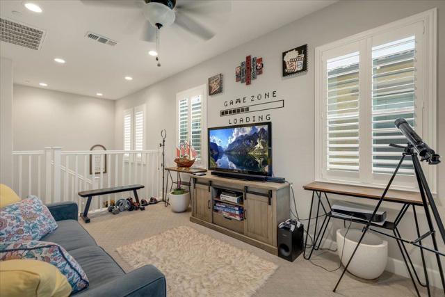738 Sullivan Way, Gilroy CA: https://media.crmls.org/mediaz/a487fae5-92cf-4246-99da-480661d02664.jpg
