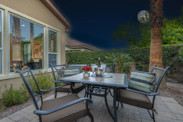 81463 Joshua Tree Court, La Quinta CA: https://media.crmls.org/mediaz/a48897c0-168d-442e-94e6-93f7d491678a.jpg