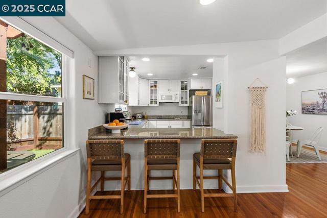 66 Del Hambre Cir, Walnut Creek CA: https://media.crmls.org/mediaz/a4899132-6c09-48d3-aca9-ee823a06d779.jpg