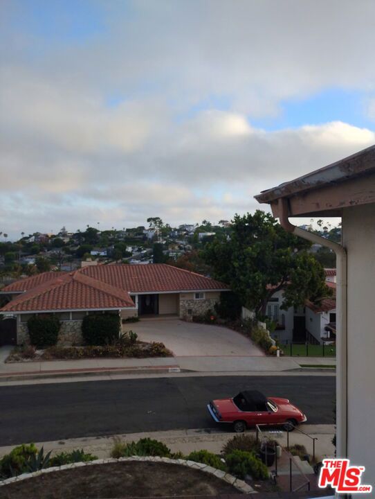 8352 Zitola Terrace, Playa del Rey CA: https://media.crmls.org/mediaz/a489d582-401d-4d81-88d5-380daae76b8c.jpg