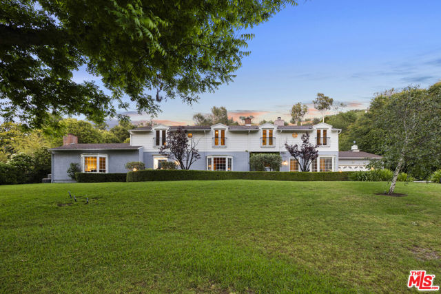 3734 Longridge Avenue, Sherman Oaks CA: https://media.crmls.org/mediaz/a48a0d9c-e8ba-4520-a69a-722daf07b838.jpg