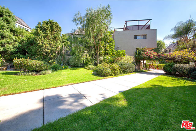 950 N Kings Road, West Hollywood CA: https://media.crmls.org/mediaz/a48aec2a-3f3d-4cb4-a1cd-9d4ad40920c0.jpg