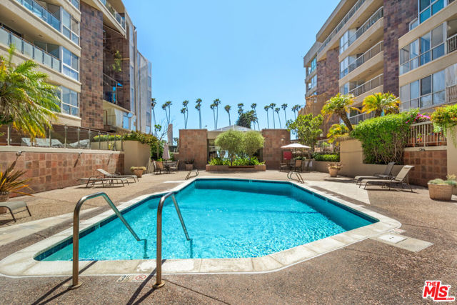 515 Ocean Avenue, Santa Monica CA: https://media.crmls.org/mediaz/a48c693c-f507-4b49-974c-4a8ff6381c9a.jpg