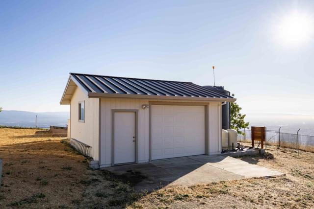 4024 Higuera Highland Lane, San Jose CA: https://media.crmls.org/mediaz/a48c8ce9-7f44-4061-b555-483f89695ef2.jpg